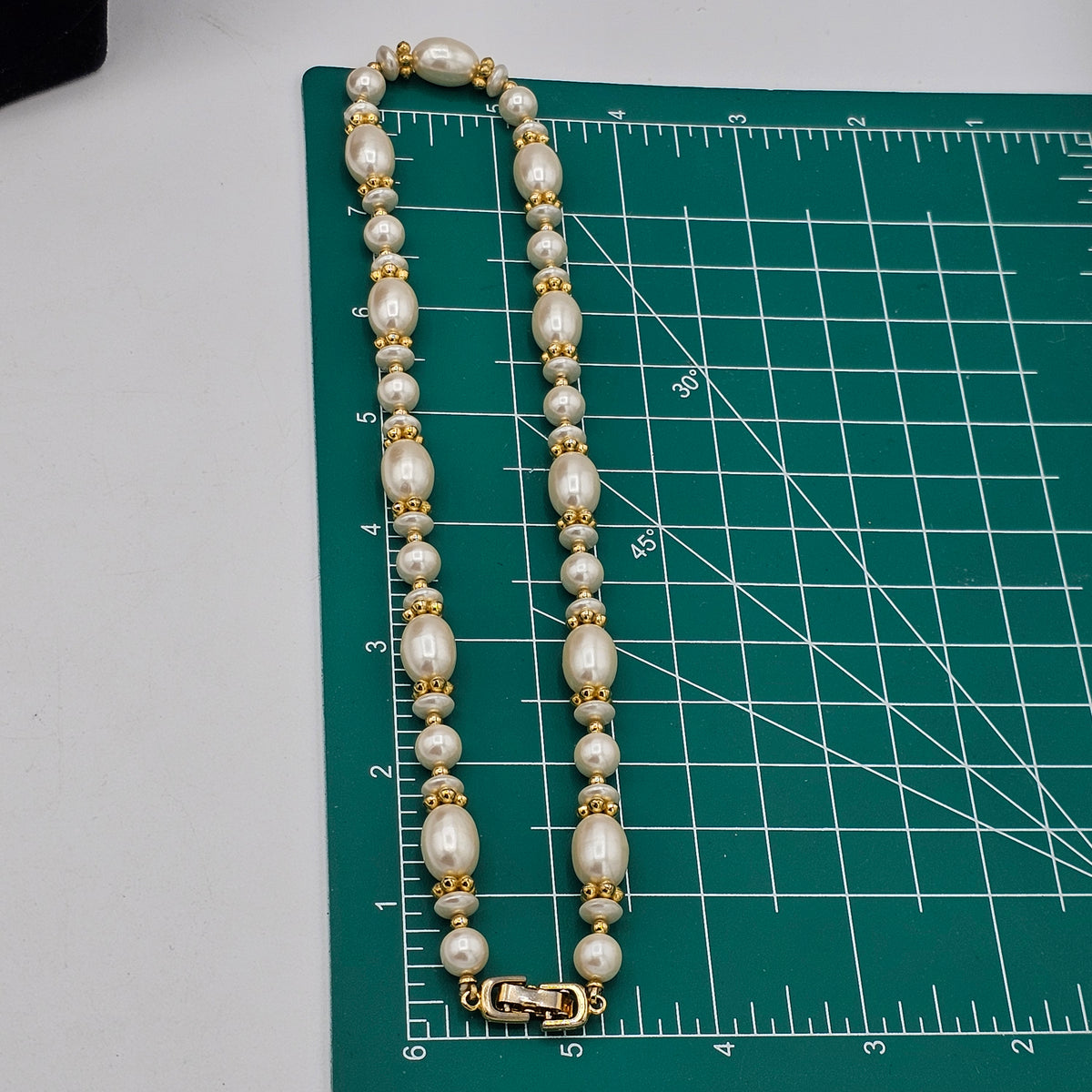 Lovely Glossy Pearl Beaded Gold-tone Vintage Necklace
