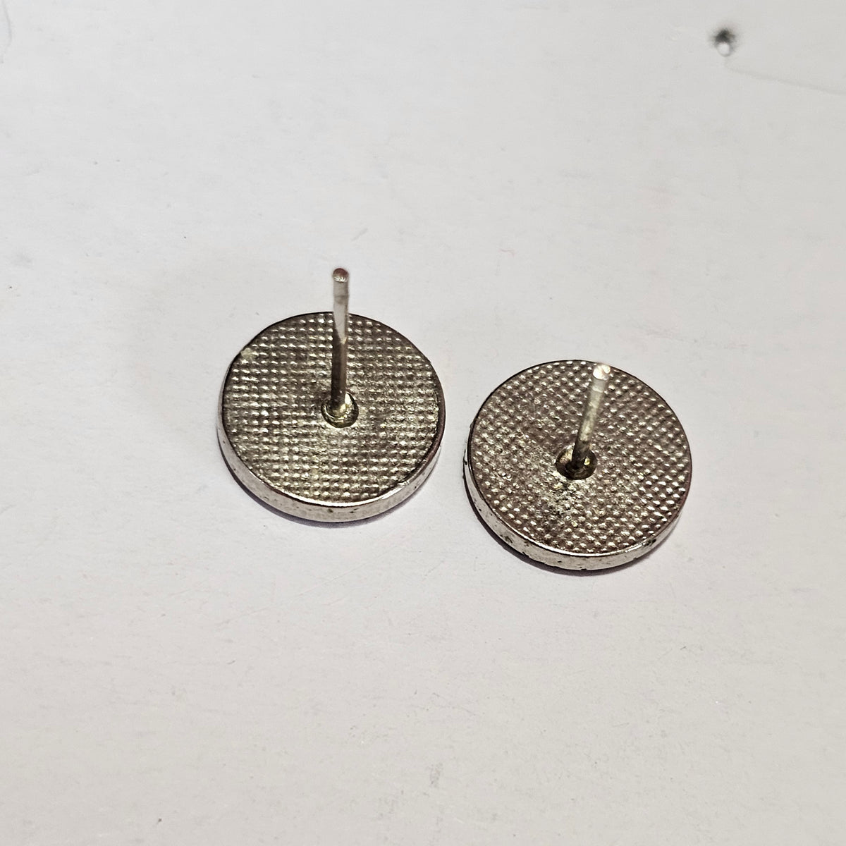 Small Post Back Pierced Earrings Star Center Inlay Southwestern 90s Style Vintage