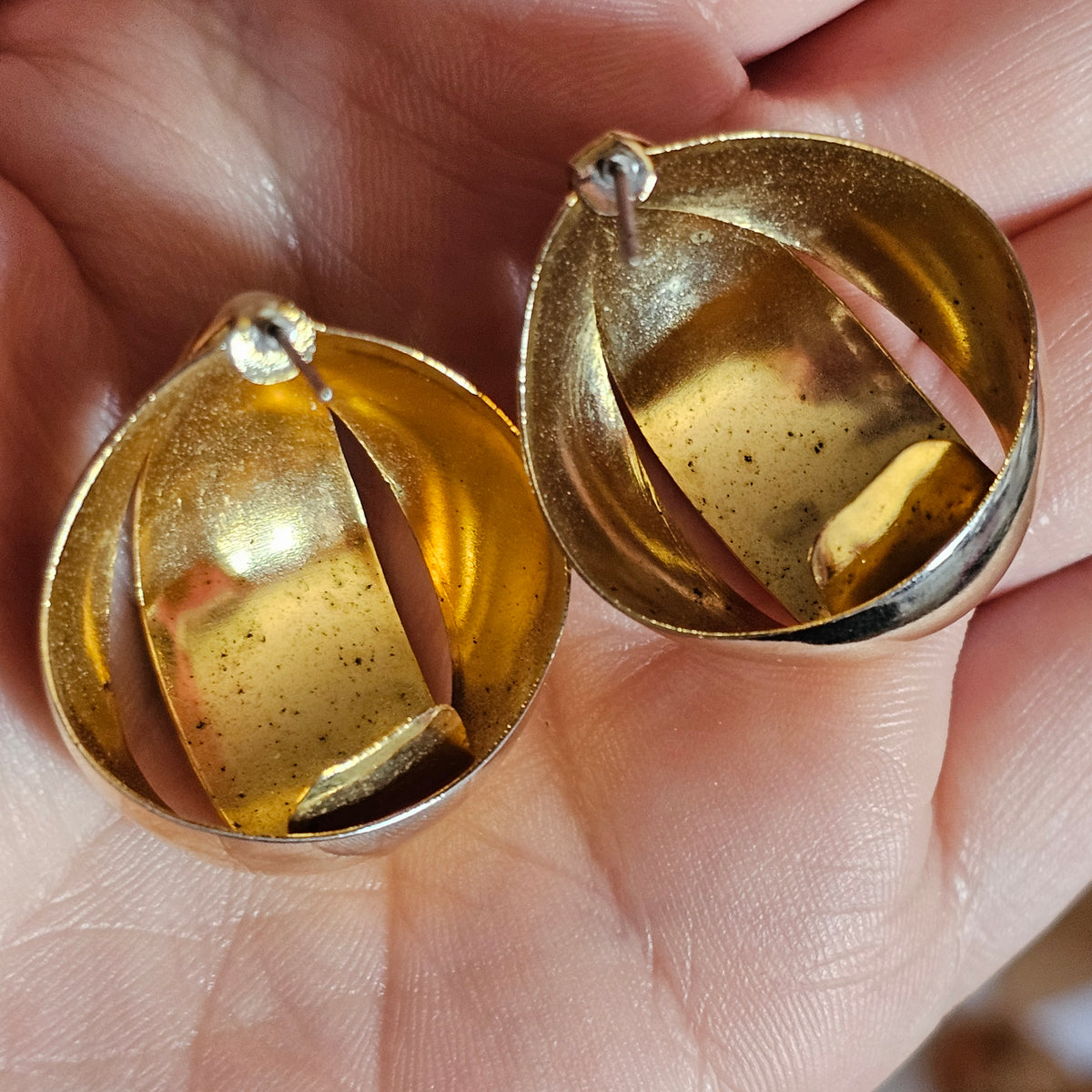 Gold-tone Enamel 90s Curved Earrings Pierced Vintage Yellow Swirl