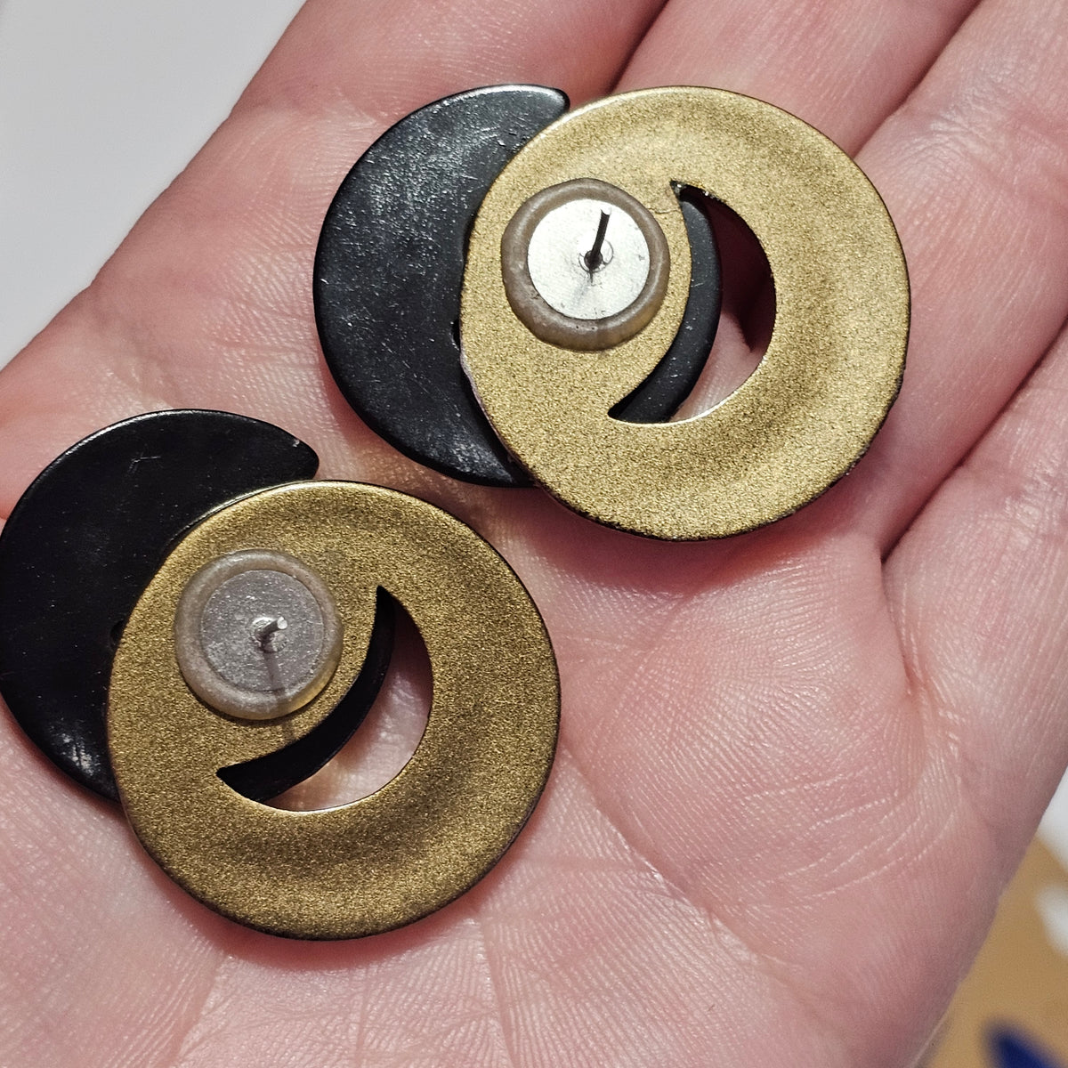 Gold-tone Black Round Disc 80s 90s Statement Earrings Vintage Pierced