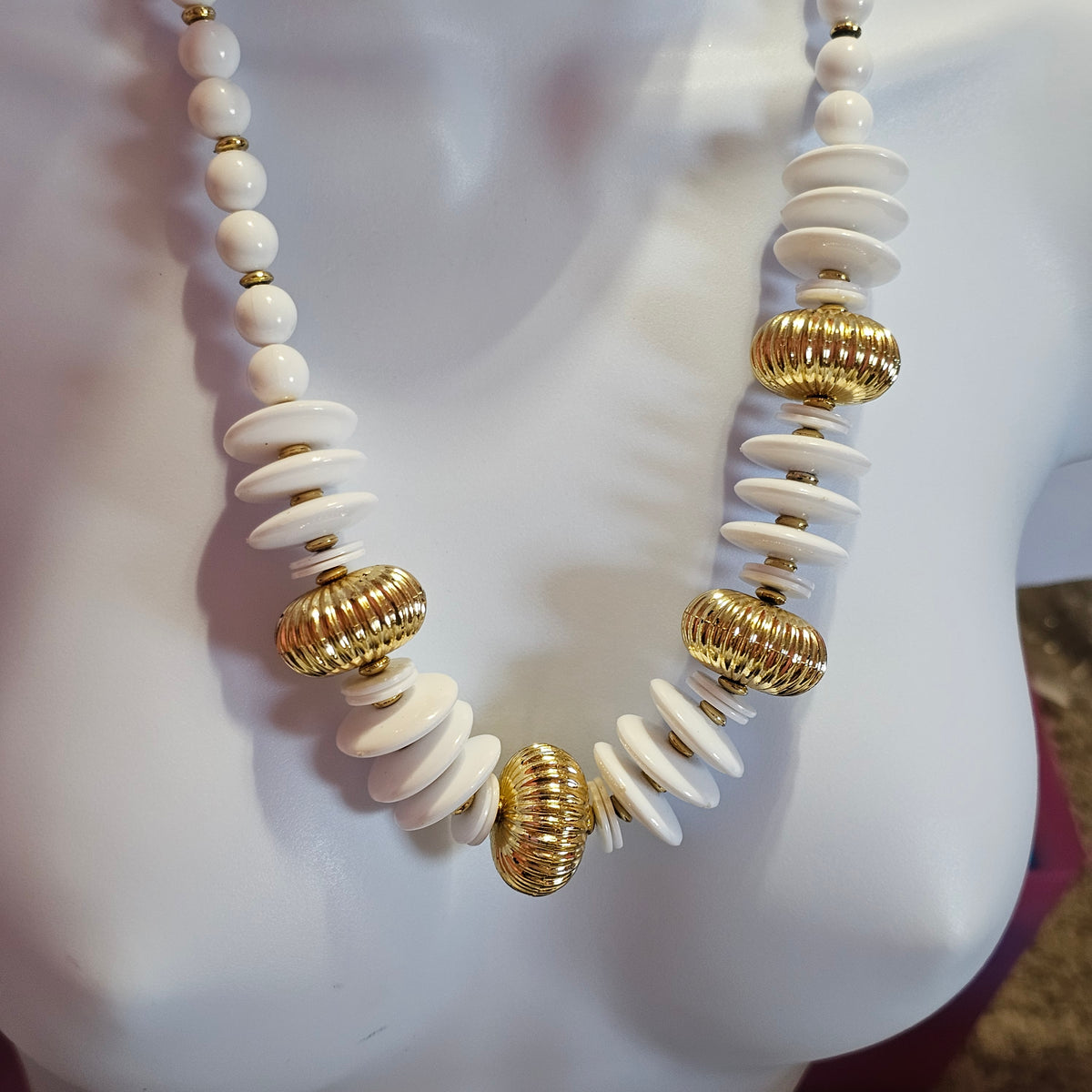 Big Round Disc White Gold-tone Chunky 80s Runway Fashion Necklace Vintage