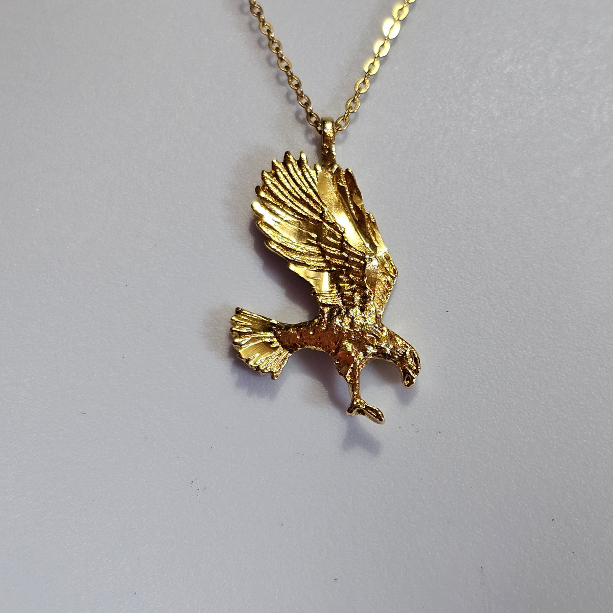 Gold-tone Diamond Cut Carved Soaring Eagle Pendant Chain Necklace Vintage