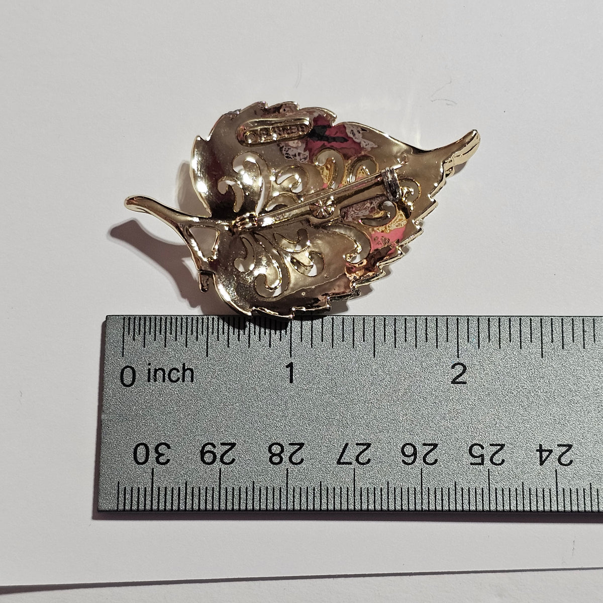 Textured Open Work Gold-tone Leaf Brooch Vintage Signed Gerrys