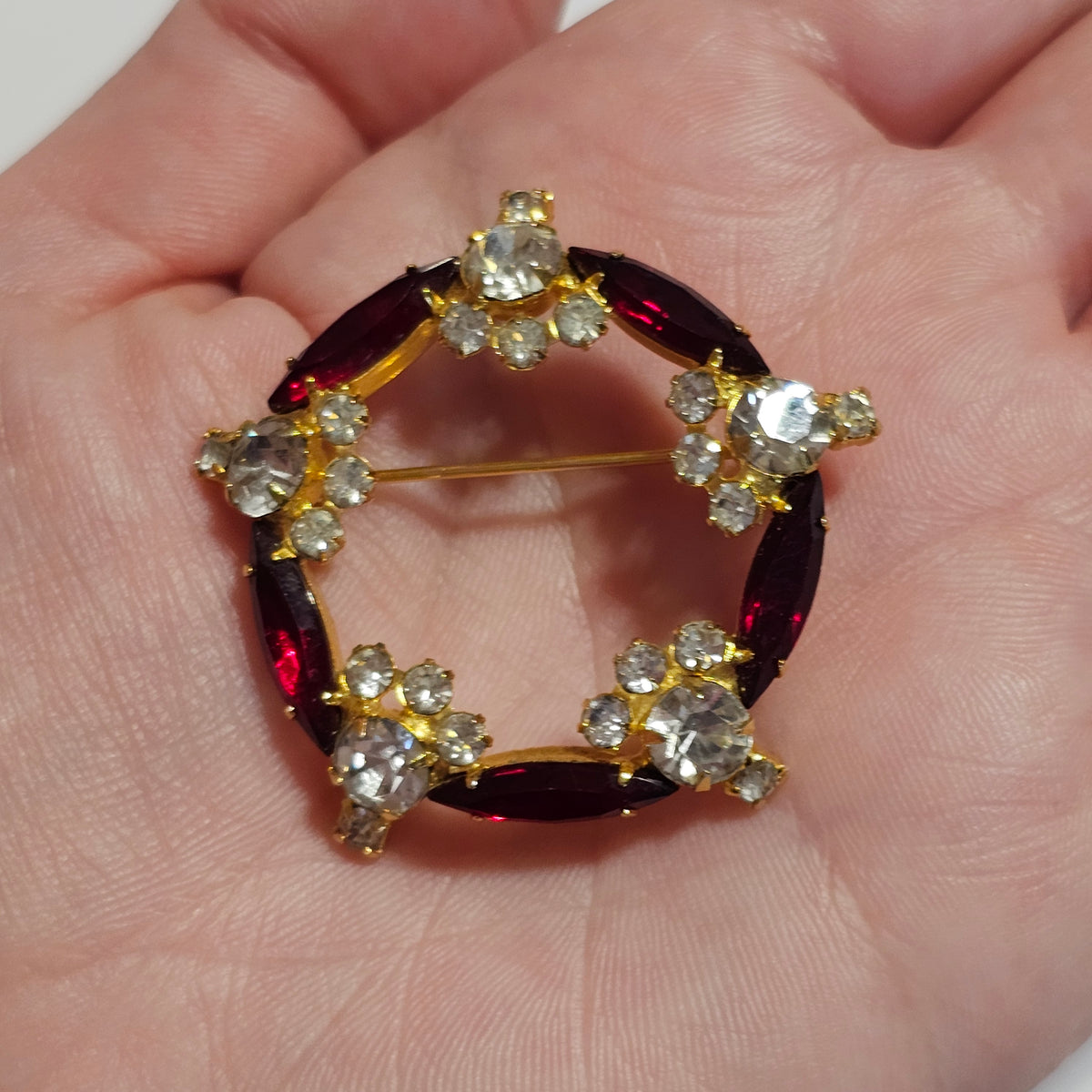 Gold-tone Round Red Marquee Rhinestone Wreath Brooch Vintage