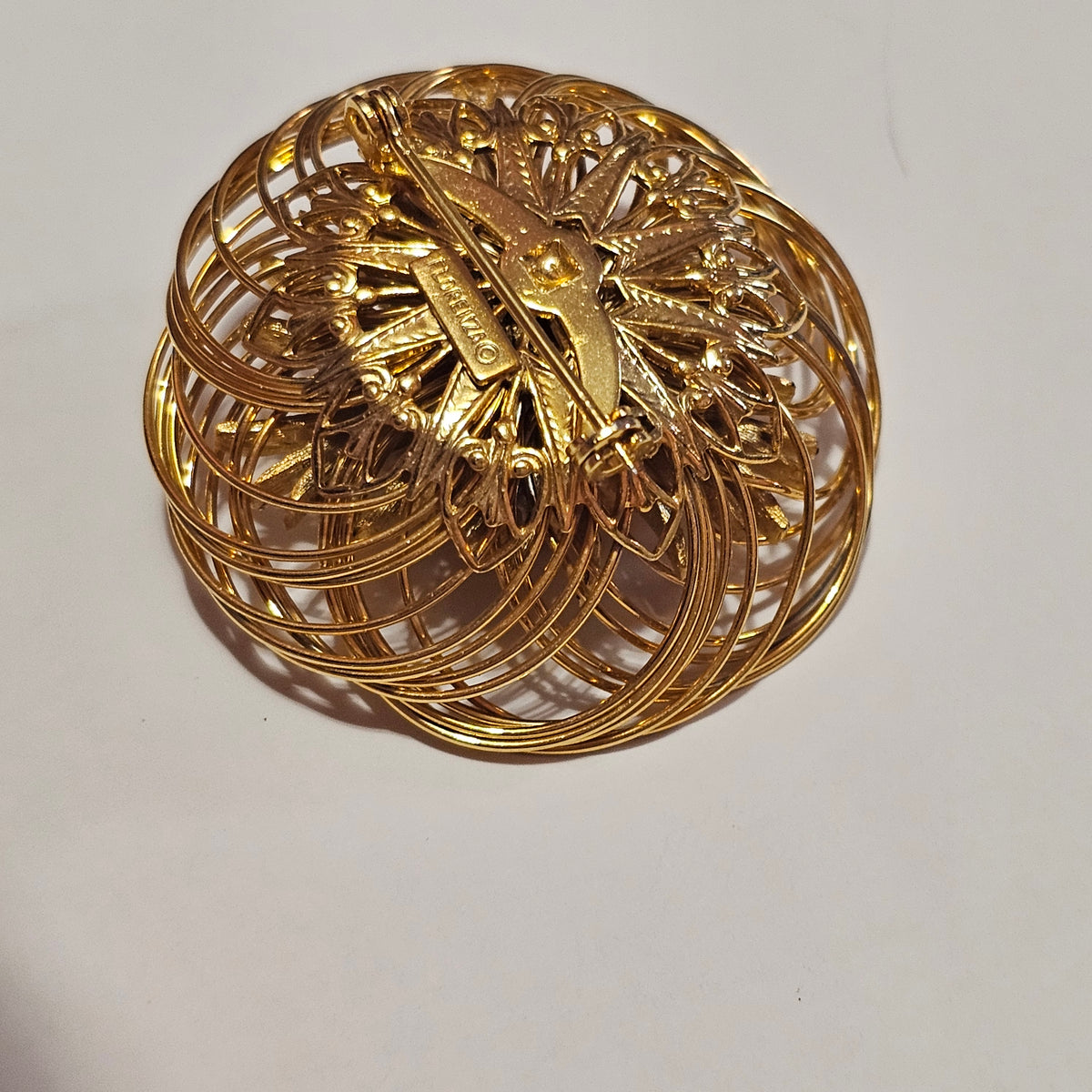 Florenza 3D Round Flower Blossom Brooch Vintage Pin Gold Tone Wire Wrap Classic
