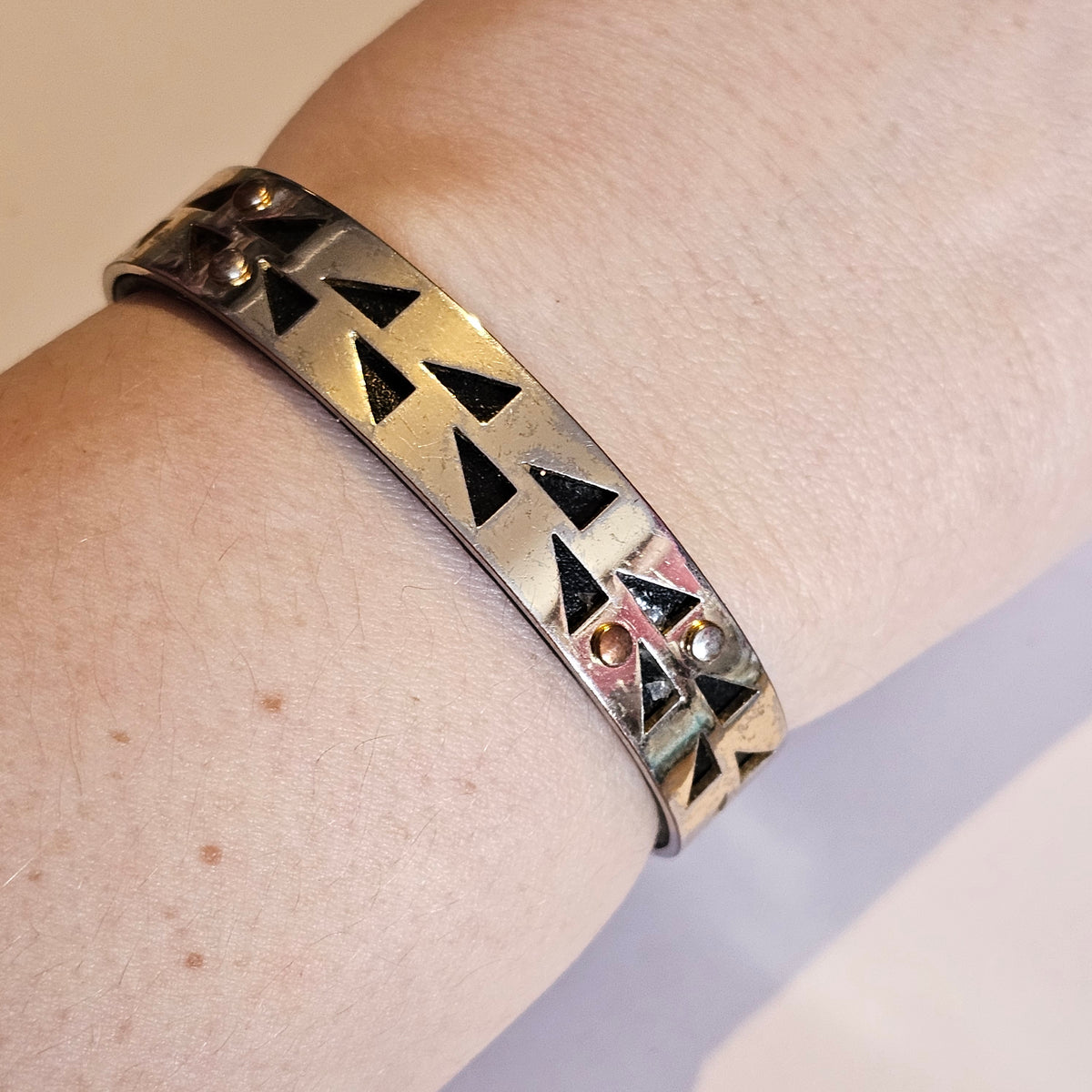 Stella And Dot Leather Lined Gold Tone Abstract 6.5 In Cuff Bracelet