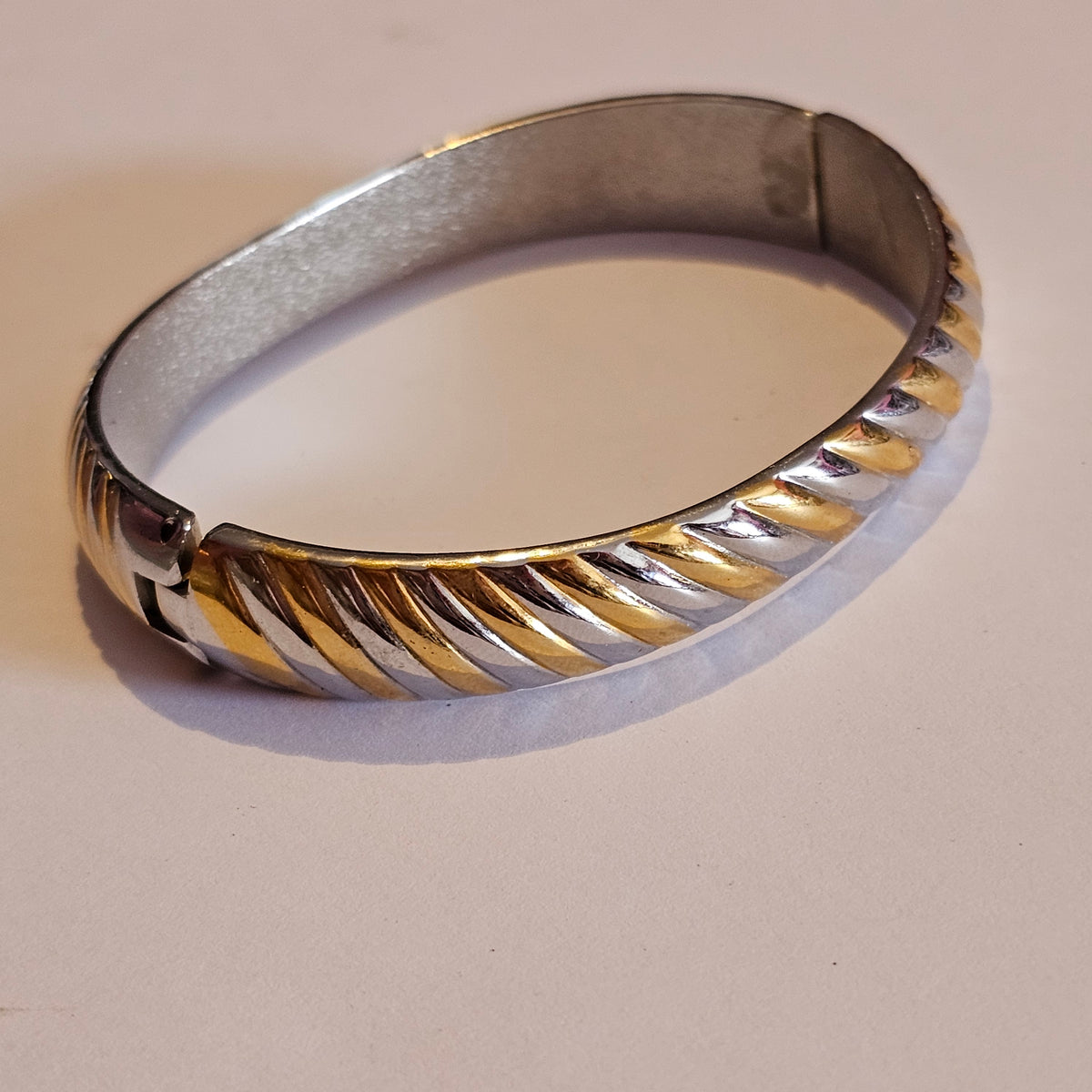 Womens Bracelet Gold Silver-Toned Hinged Rope Intertwined Designs Small 6.5 In