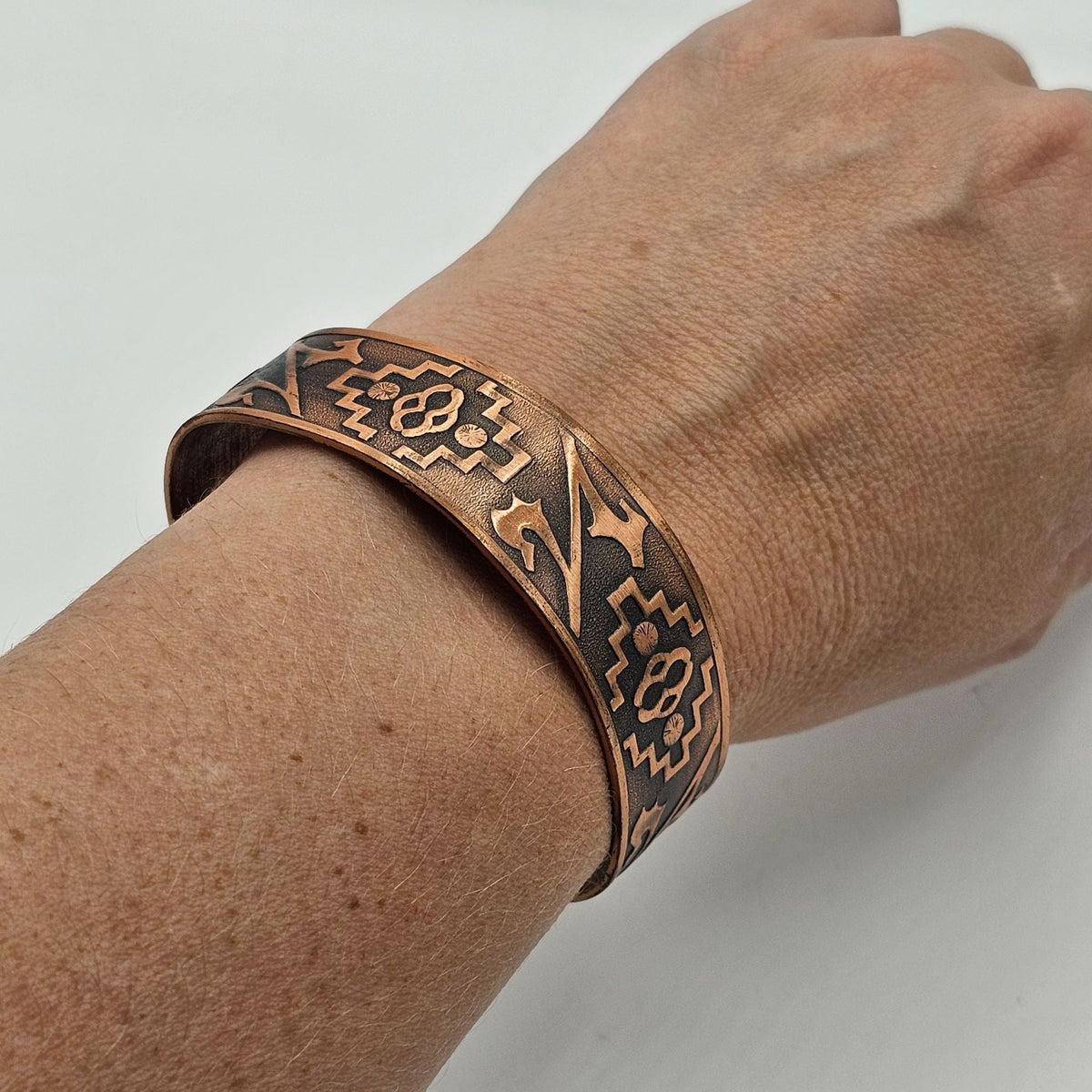 (89) Vintage Copper Cuff Bracelet Intricate Etched Pattern 1" Wide