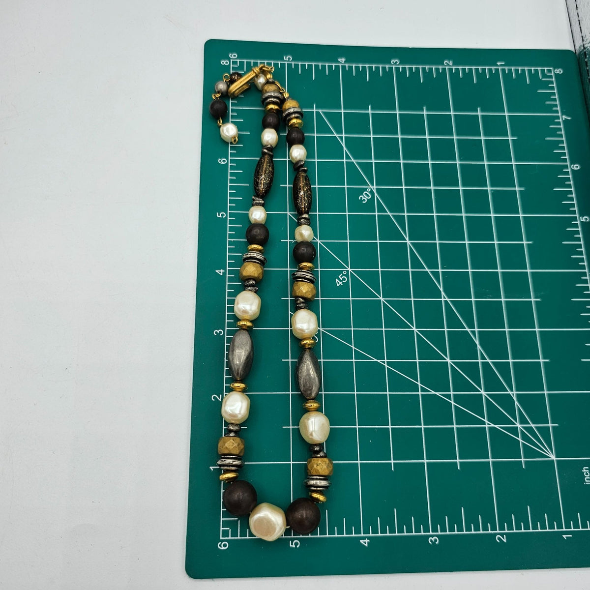 (41) Liz Claiborne Shades of Brown Beaded Necklace Vintage 90s