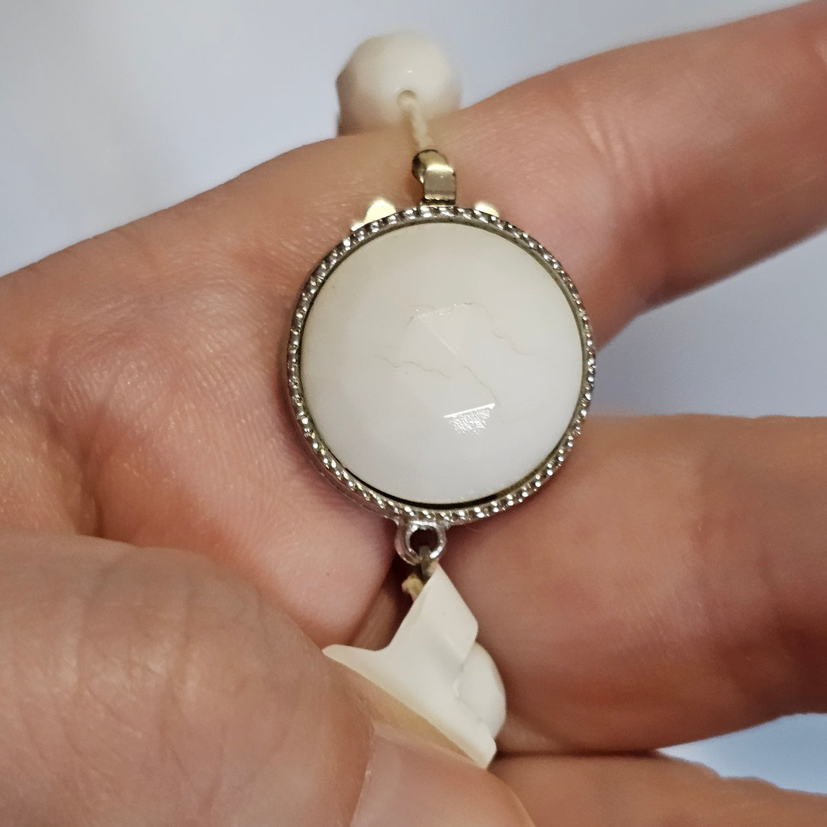 White Faceted Glass Beaded Necklace Sea Shell Clasp Necklace Vintage