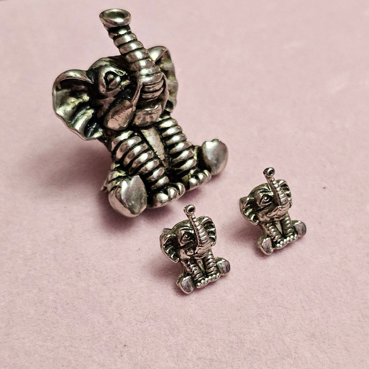 (736) Elephant Brooch Pendant Pierced Earrings Silver-Tone Metal Adorable