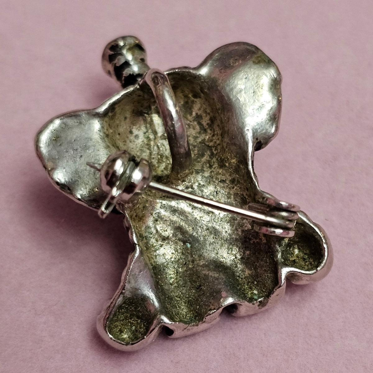(736) Elephant Brooch Pendant Pierced Earrings Silver-Tone Metal Adorable