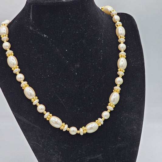 Lovely Glossy Pearl Beaded Gold-tone Vintage Necklace
