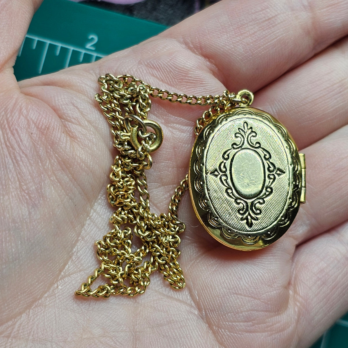 Floral Cameo Locket Gold-tone Pendant Necklace Victorian Style Vintage 20in