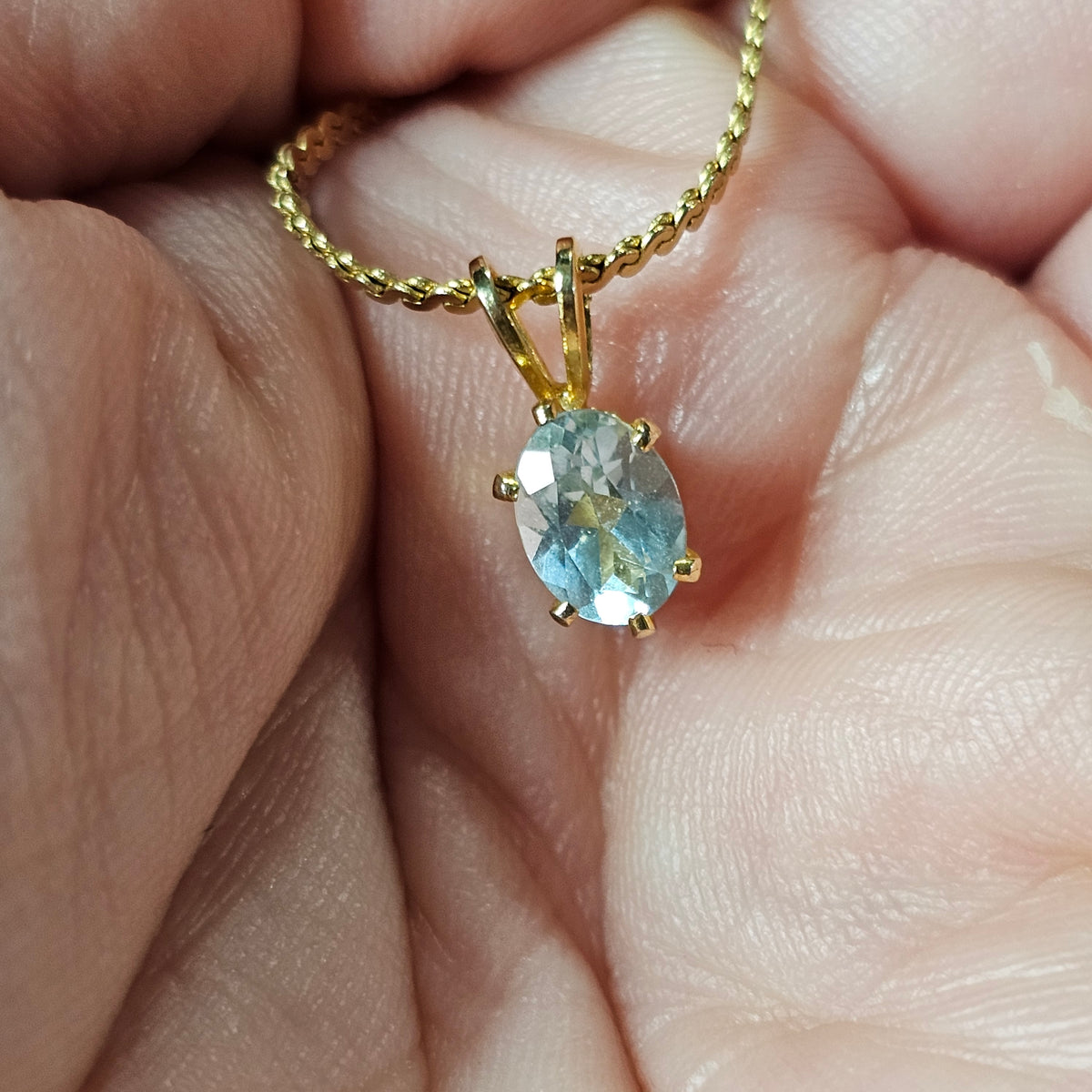 Lovely Aquamarine Blue Oval Glass Stone Pendant Gold-tone Chain Necklace Vintage