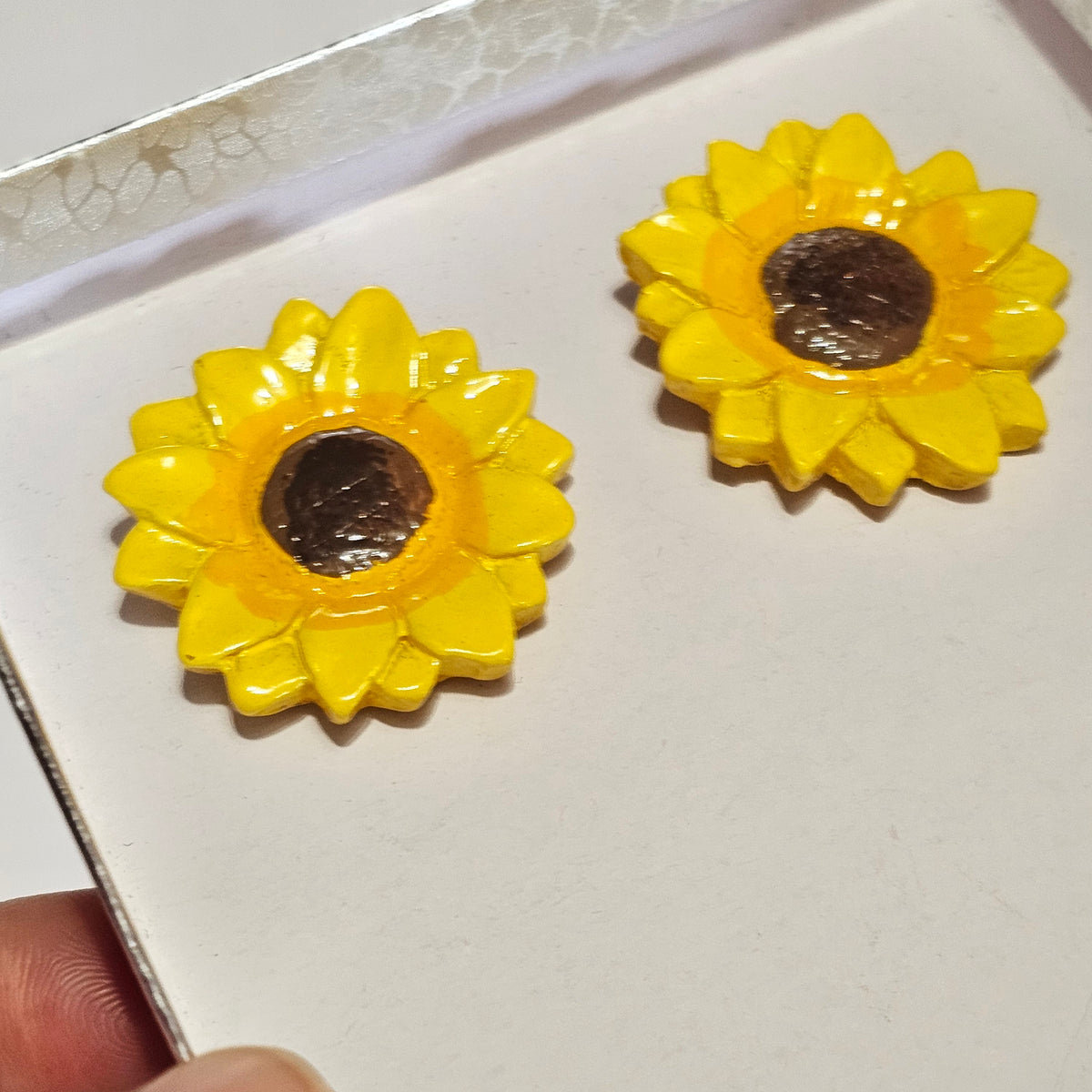 Unique 90s Acrylic Sunflower Earrings Pierced Vintage Adorable Maximalism Artsy