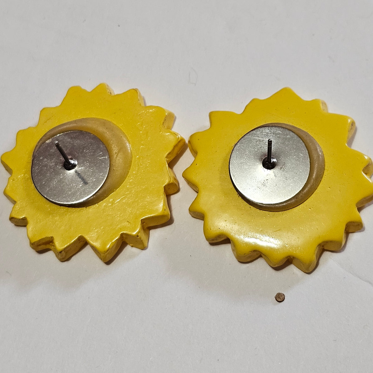 Unique 90s Acrylic Sunflower Earrings Pierced Vintage Adorable Maximalism Artsy