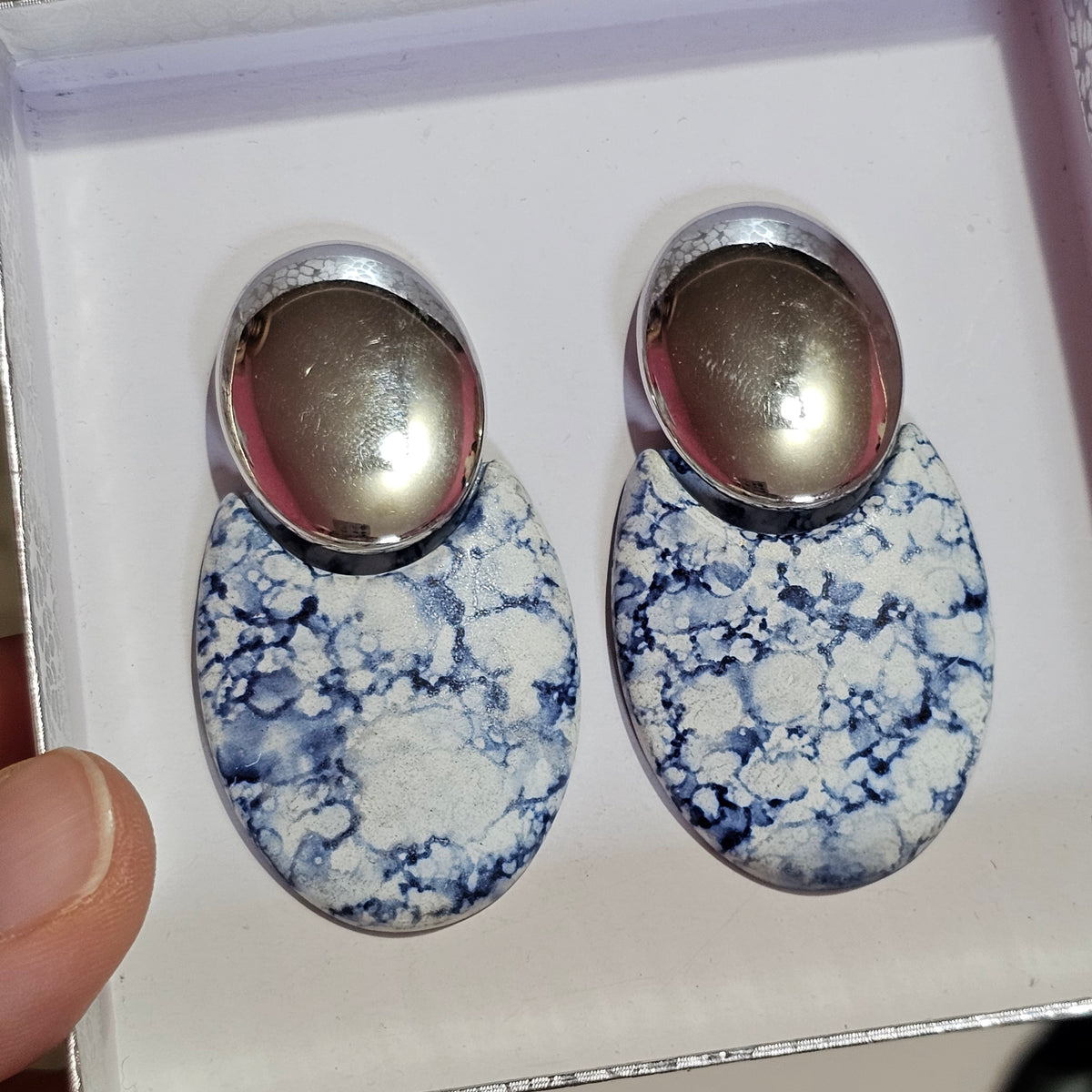 White Blue Spackled Oval Dangle Pierced Earrings Vintage 80s