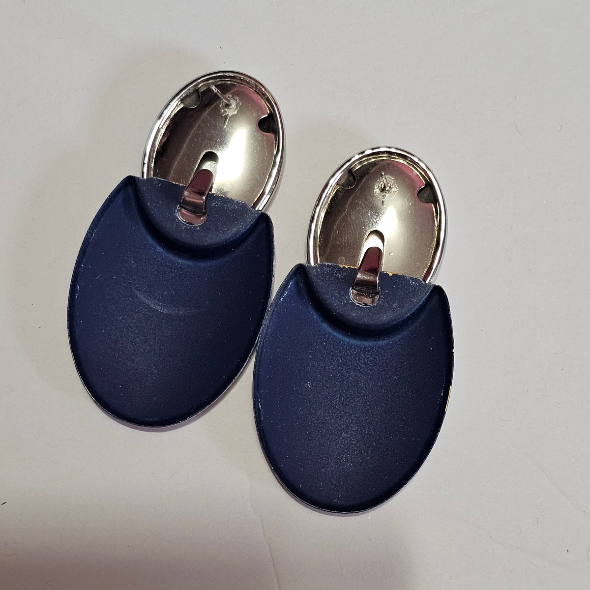 White Blue Spackled Oval Dangle Pierced Earrings Vintage 80s