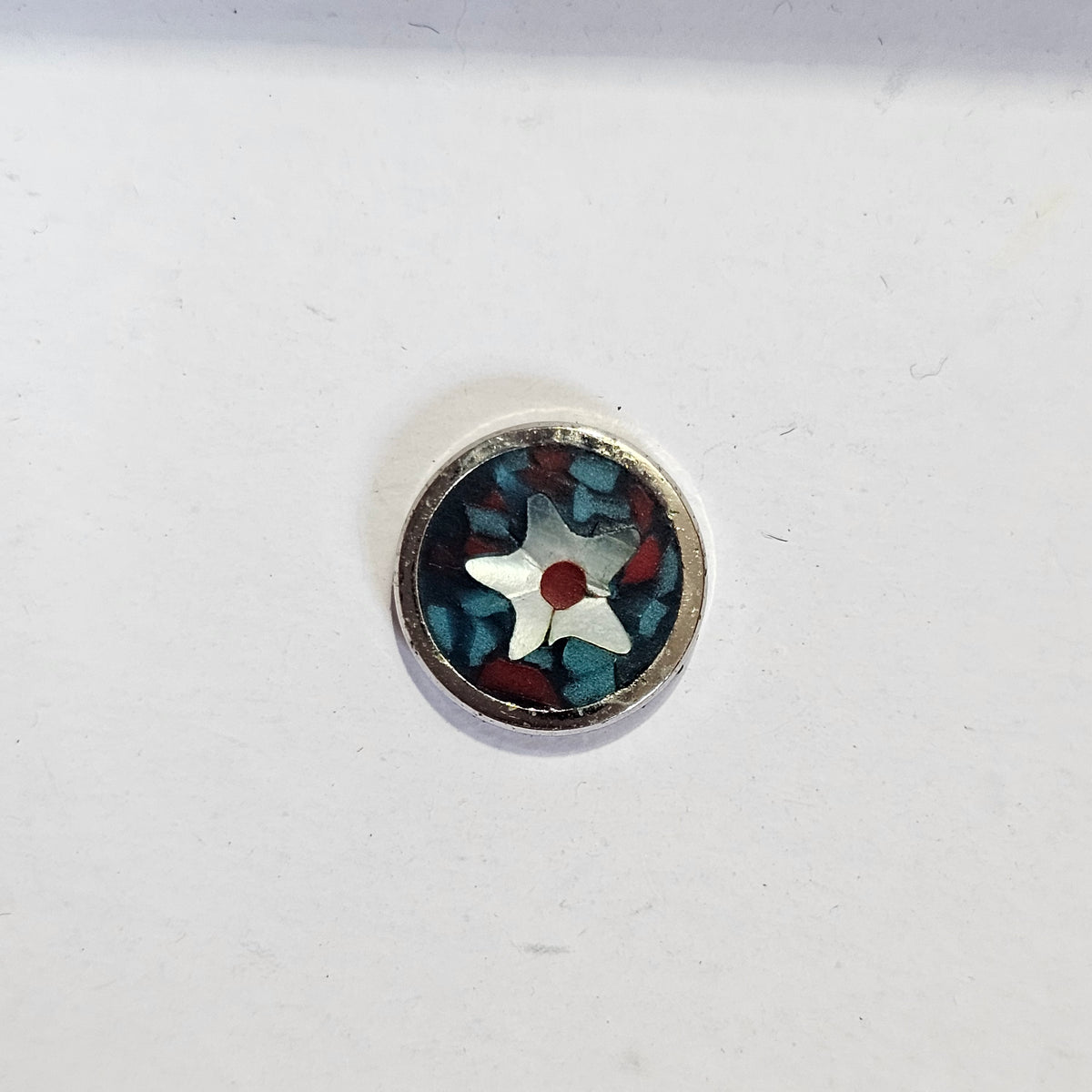 Small Post Back Pierced Earrings Star Center Inlay Southwestern 90s Style Vintage