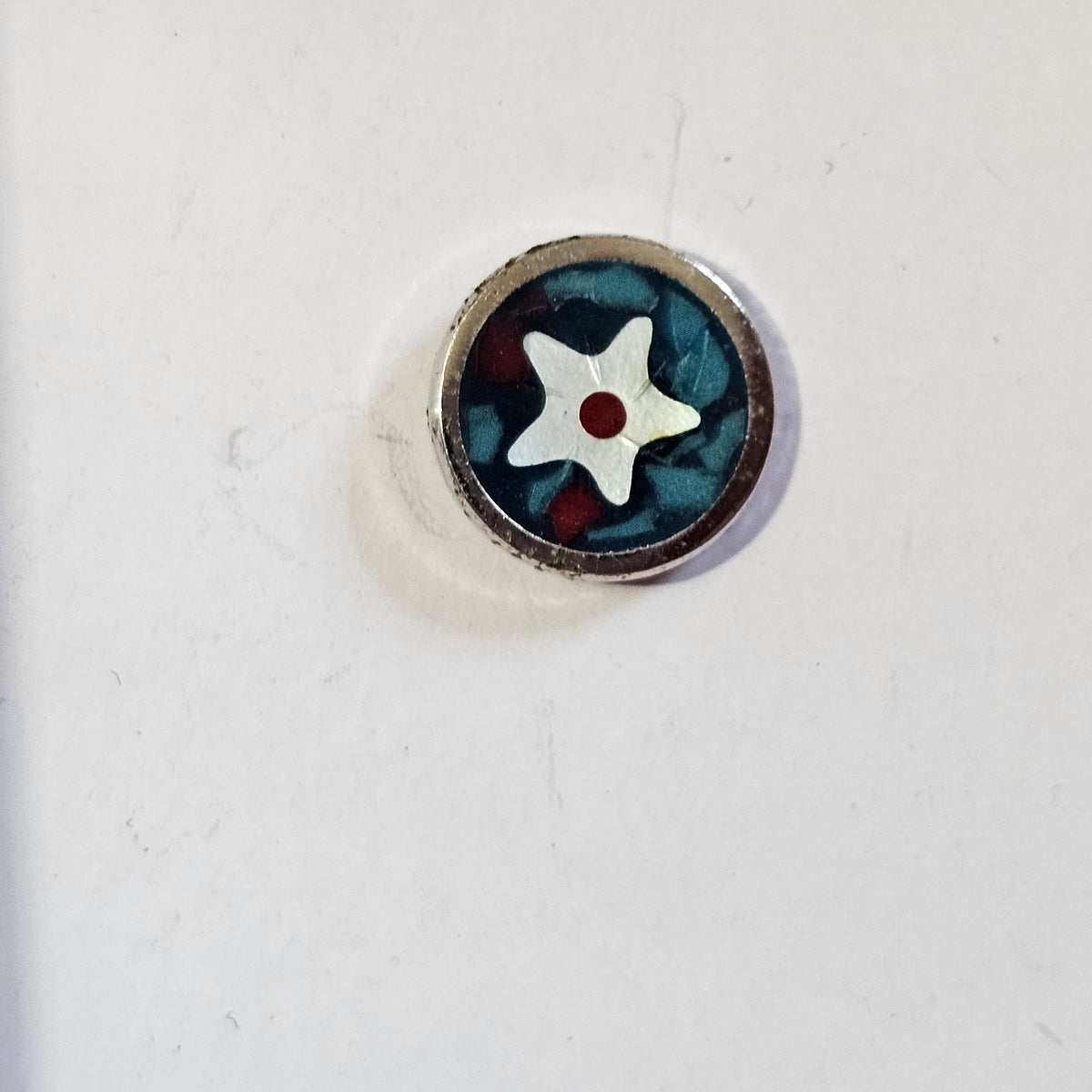 Small Post Back Pierced Earrings Star Center Inlay Southwestern 90s Style Vintage