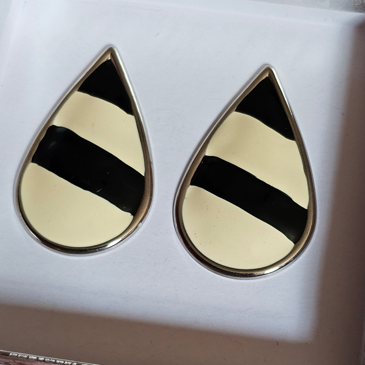 Black Cream Enamel Big Teardrop Pierced Earrings 80s Striped