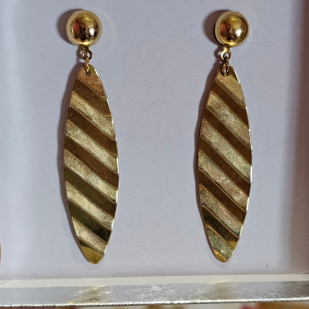 Gold-tone Crinkled Wavy Dangle Drop Pierced Vintage Earrings Classic Old Money