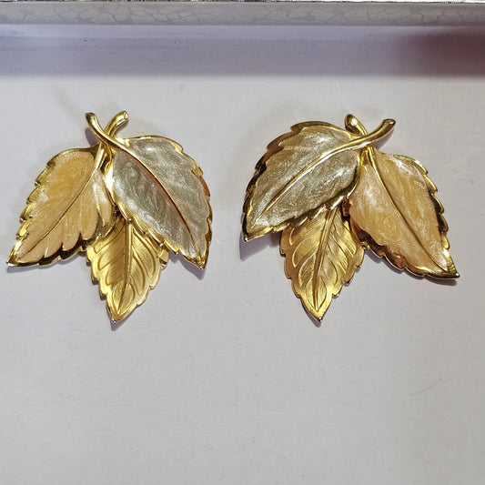 Lovely Designer Gold-tone Leaf Foliage Enamel Fall Pierced Earrings Vintage