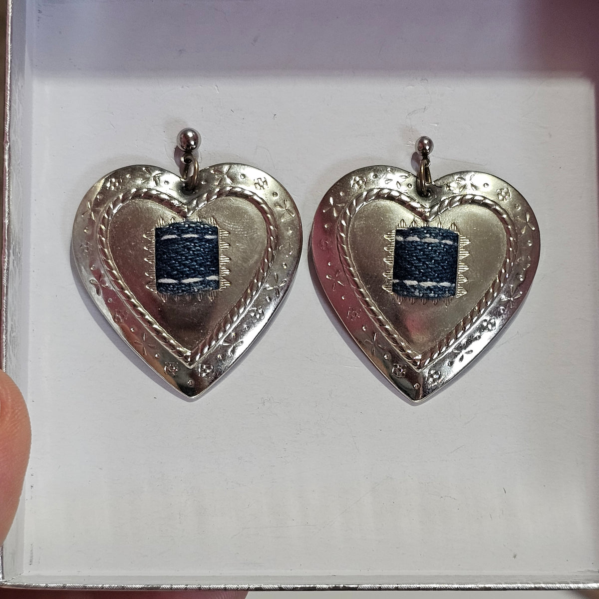 Unique Eccentric Silver-tone Heart Denim Accent Country Style Dangle Pierced Earrings Vintage 90s