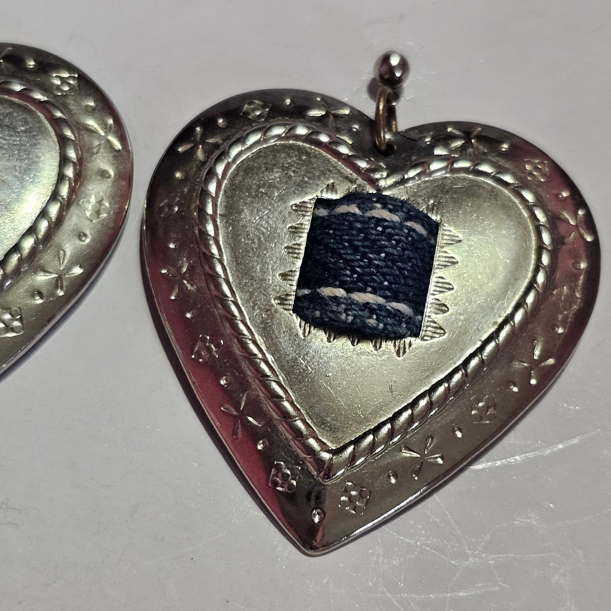Unique Eccentric Silver-tone Heart Denim Accent Country Style Dangle Pierced Earrings Vintage 90s