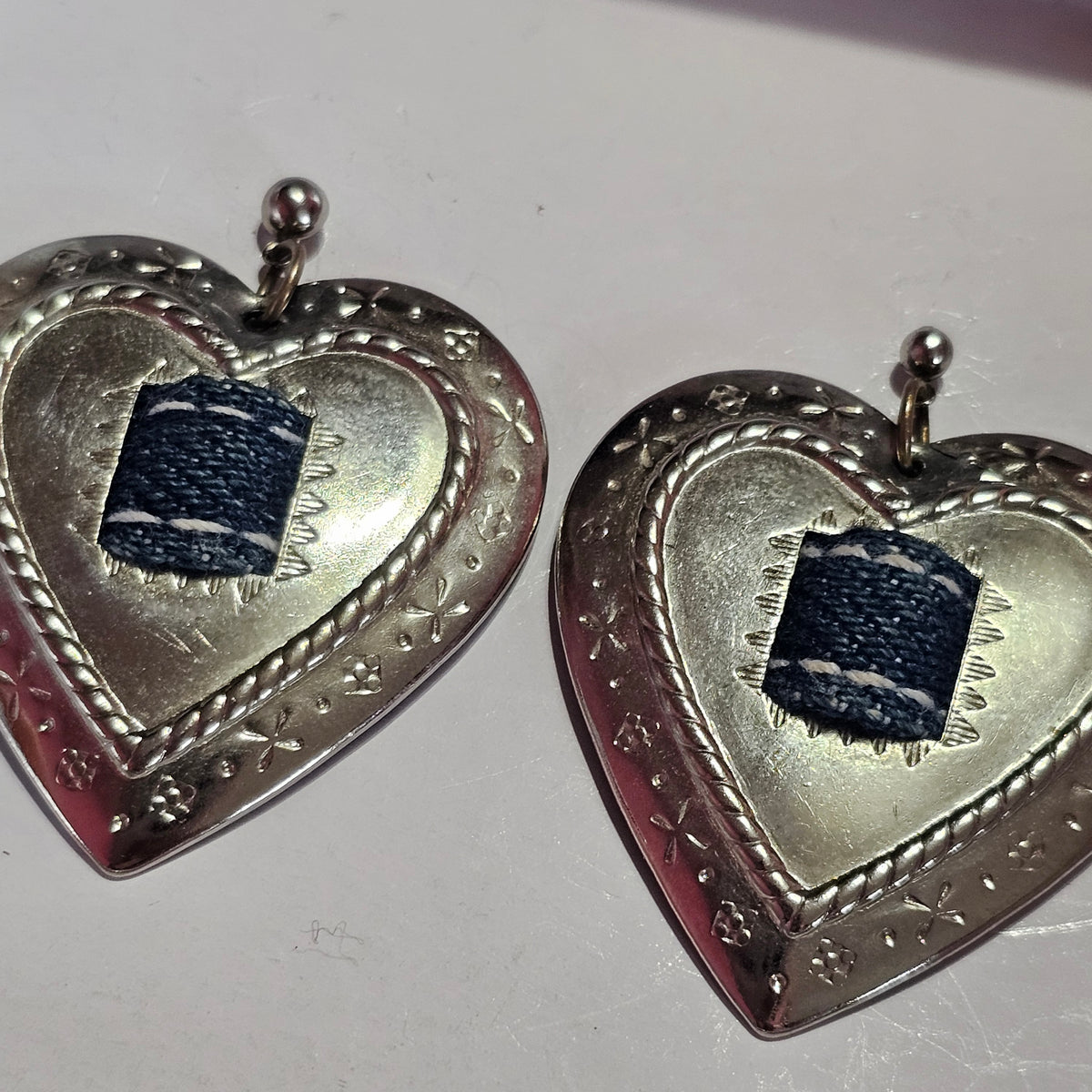 Unique Eccentric Silver-tone Heart Denim Accent Country Style Dangle Pierced Earrings Vintage 90s