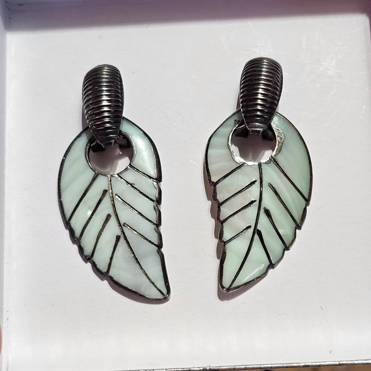 Native Bohemian Shell Leaf Dangle Pierced Earrings Vintage