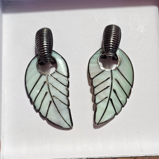 Native Bohemian Shell Leaf Dangle Pierced Earrings Vintage