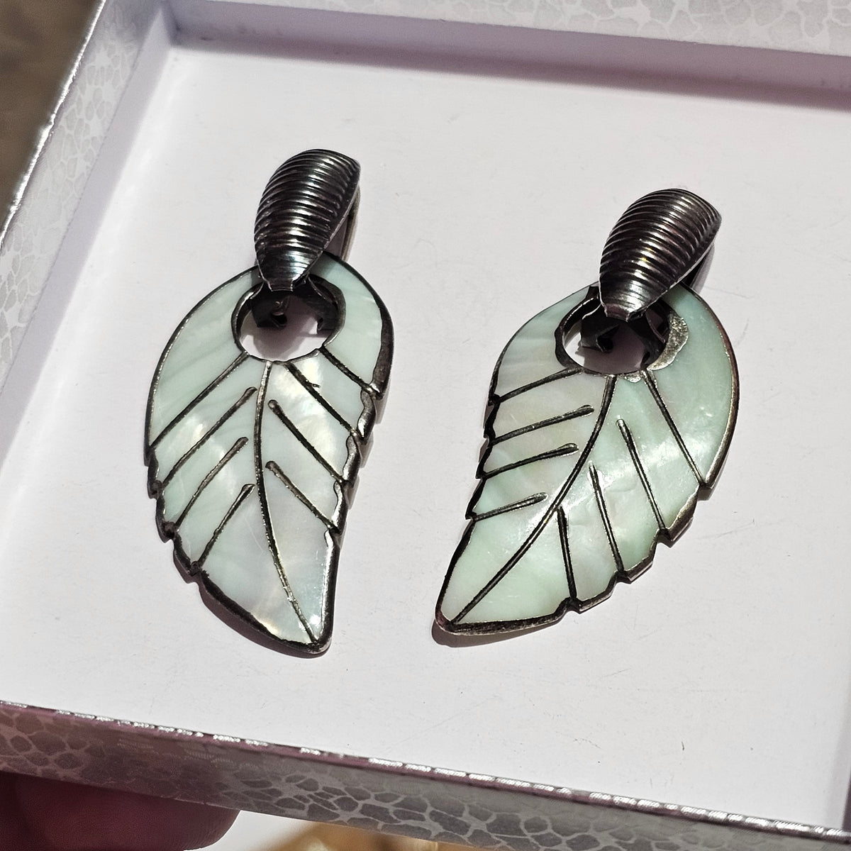Native Bohemian Shell Leaf Dangle Pierced Earrings Vintage