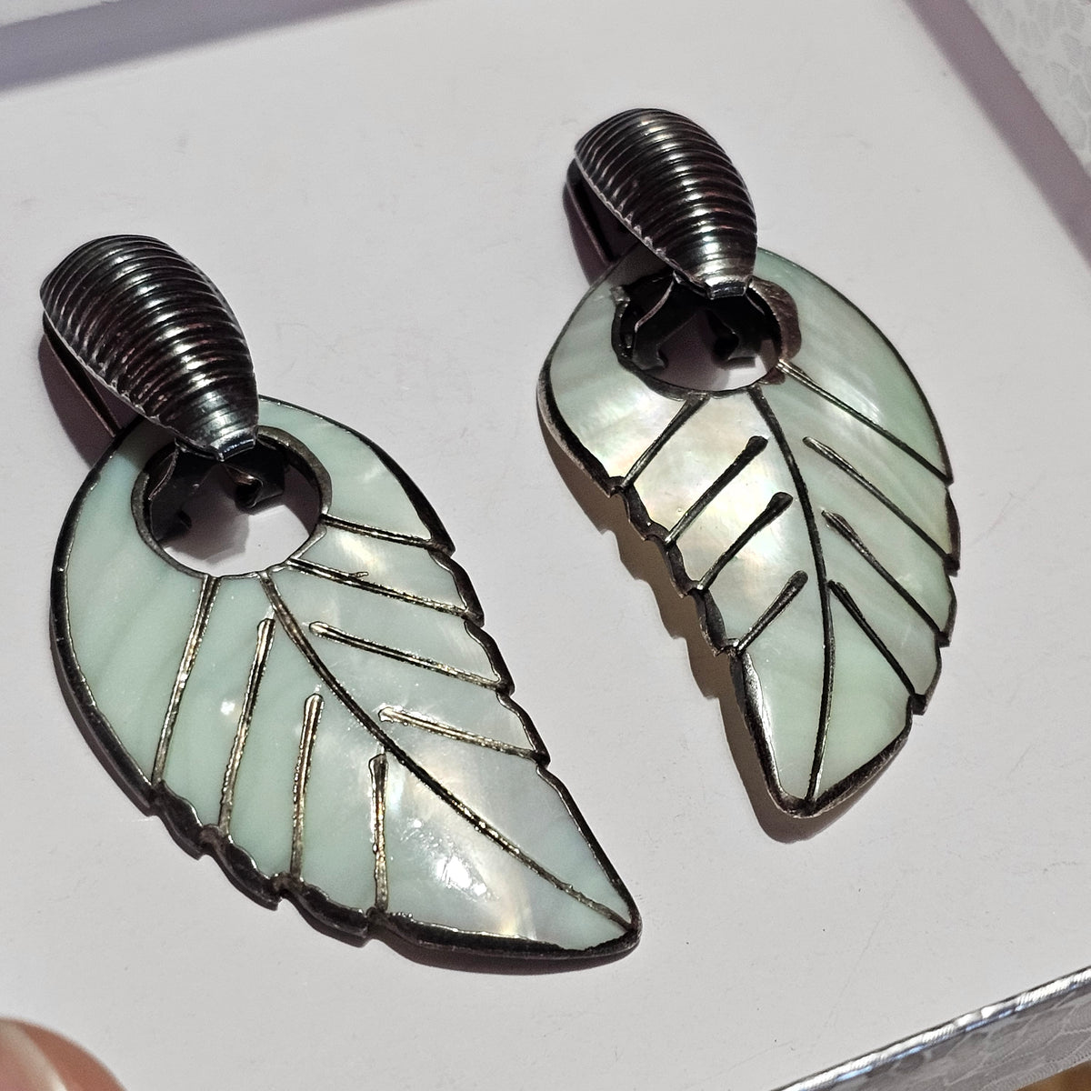 Native Bohemian Shell Leaf Dangle Pierced Earrings Vintage