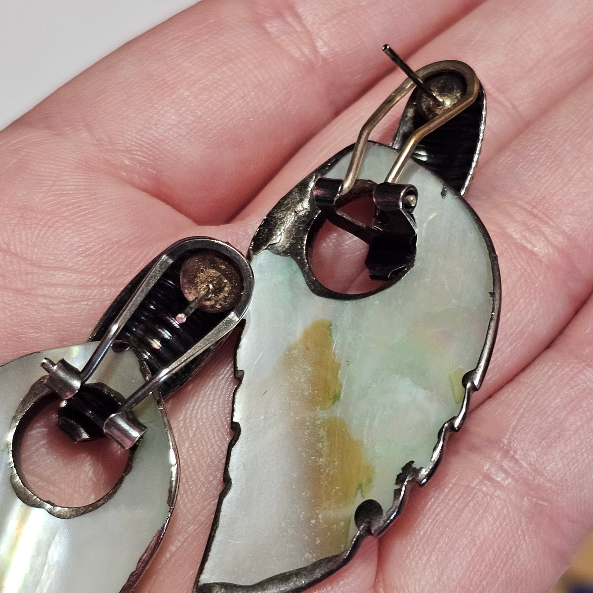 Native Bohemian Shell Leaf Dangle Pierced Earrings Vintage