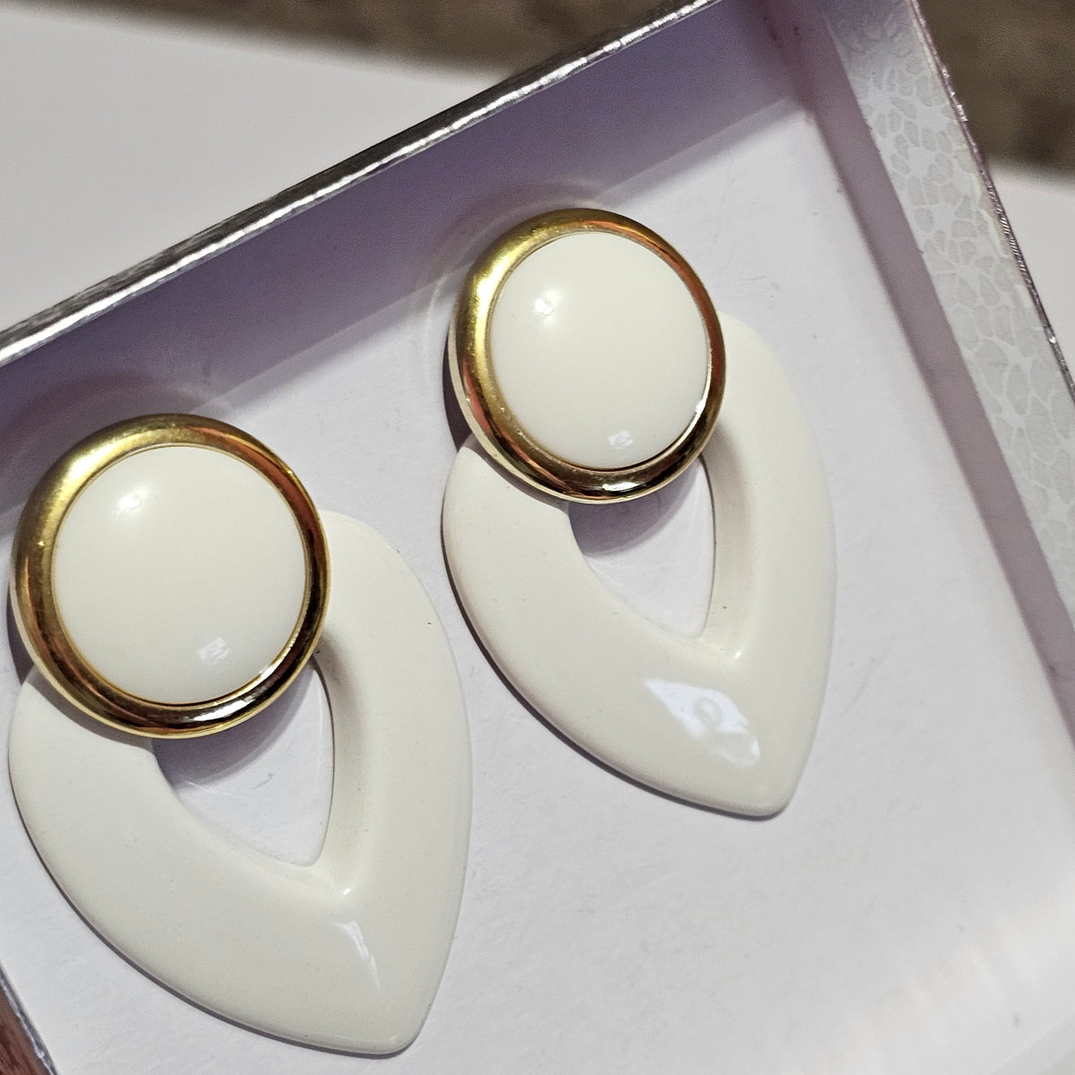 Vintage 80s White Acrylic Drop Pierced Earrings Gold-tone Accent