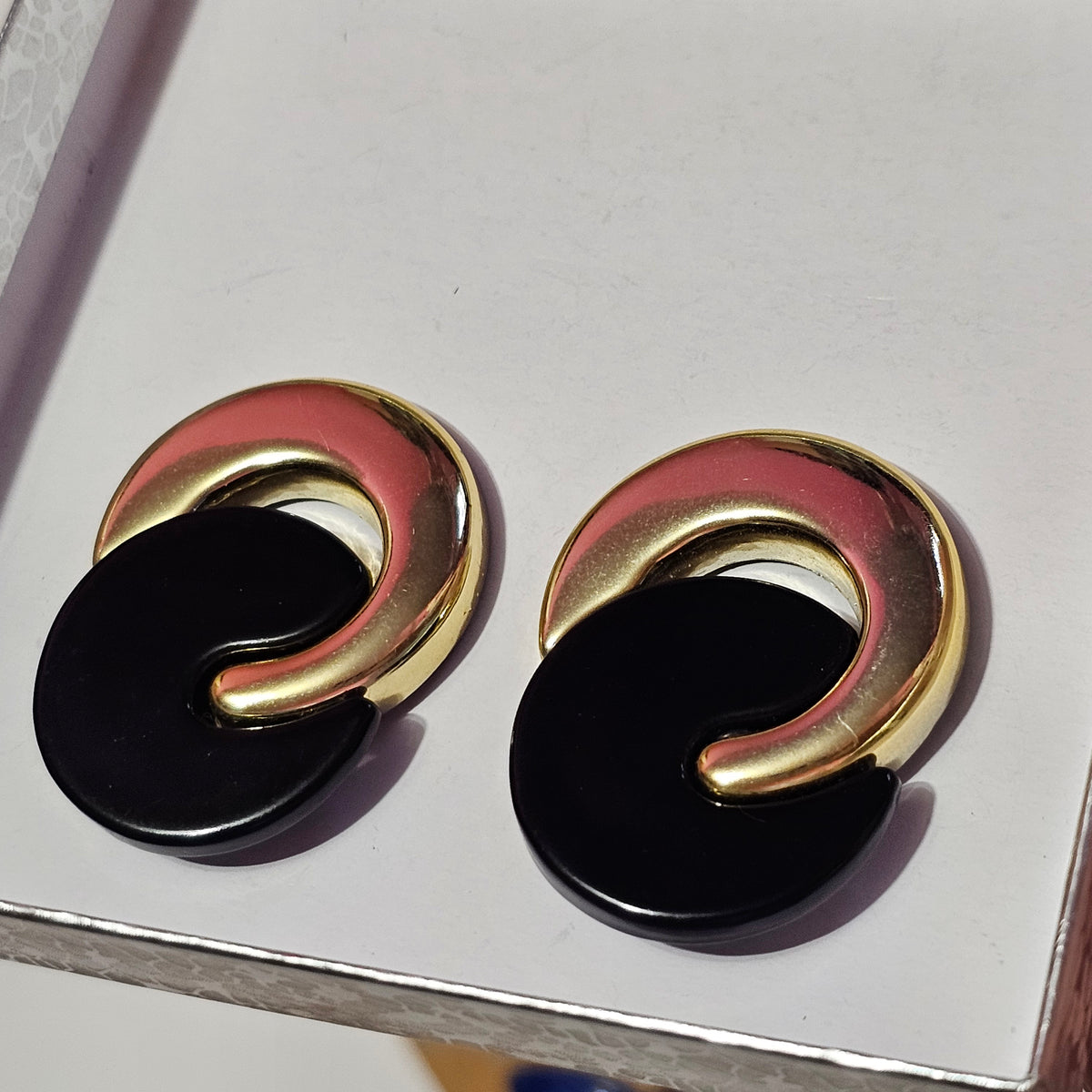 Gold-tone Black Round Disc 80s 90s Statement Earrings Vintage Pierced