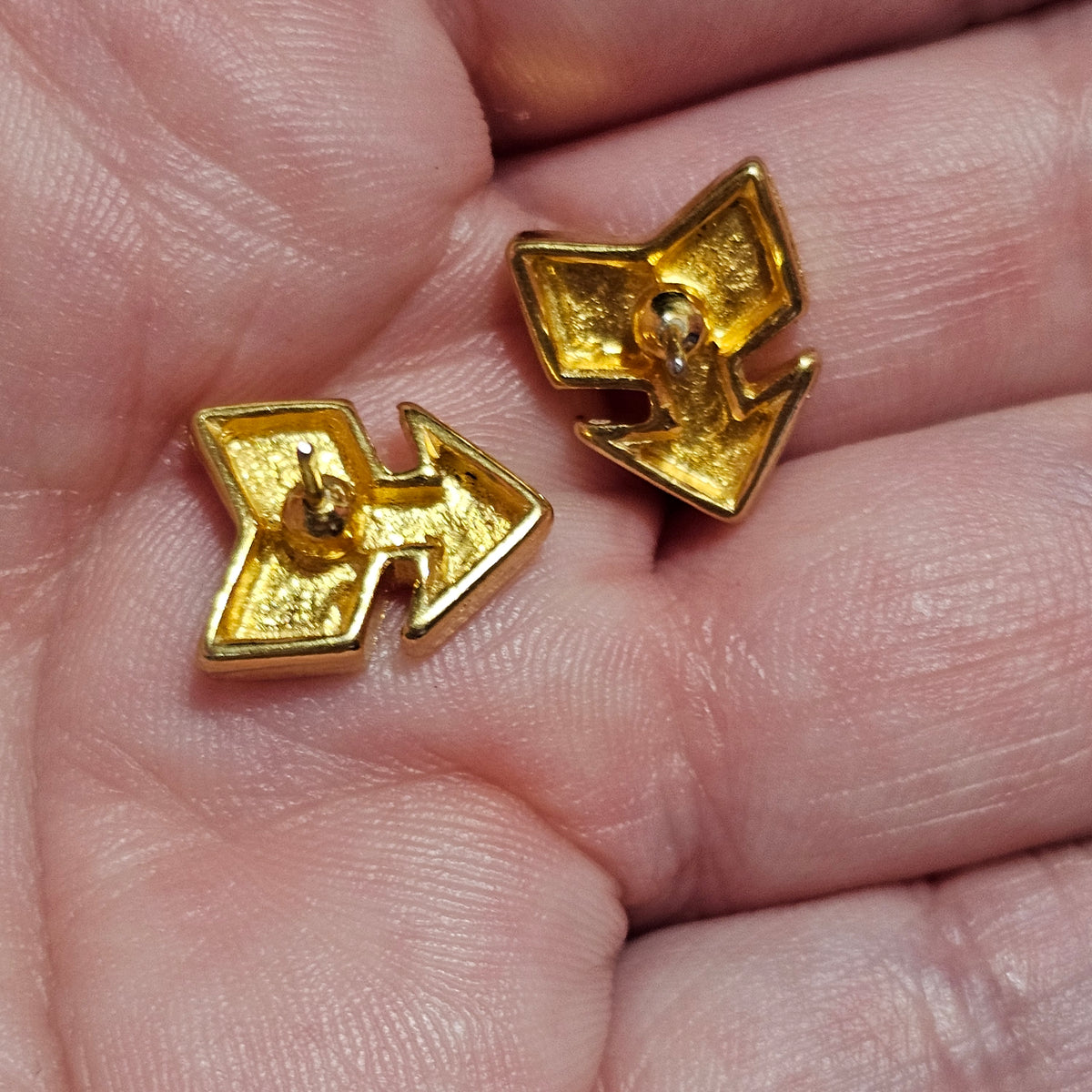 Gold-tone Crystal Pointing Arrow Pierced Earrings Vintage Statement