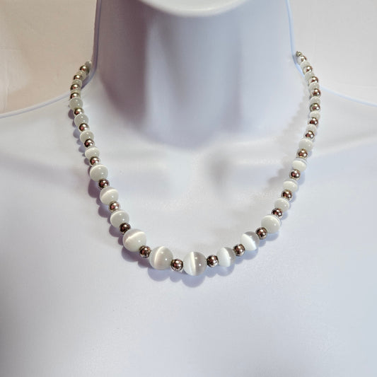 White Moonglow Silver-tone Spacers Beaded Vintage Necklace 90s