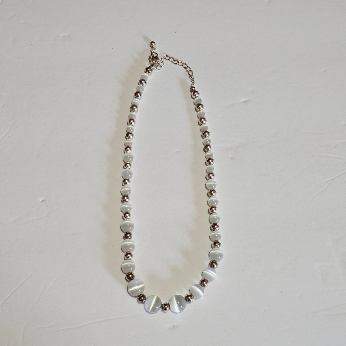White Moonglow Silver-tone Spacers Beaded Vintage Necklace 90s