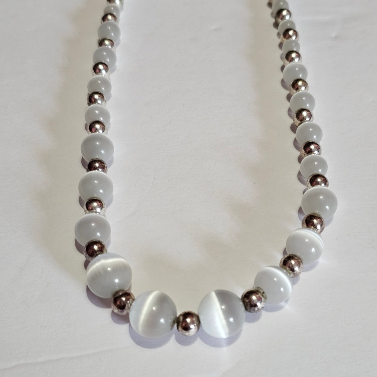 White Moonglow Silver-tone Spacers Beaded Vintage Necklace 90s