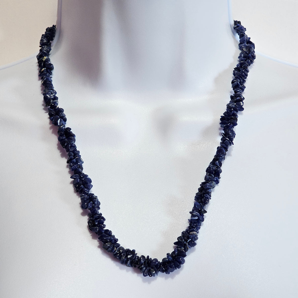 Natural Stone Chip Beaded Sodalite Barrel Clasp Vintage Necklace