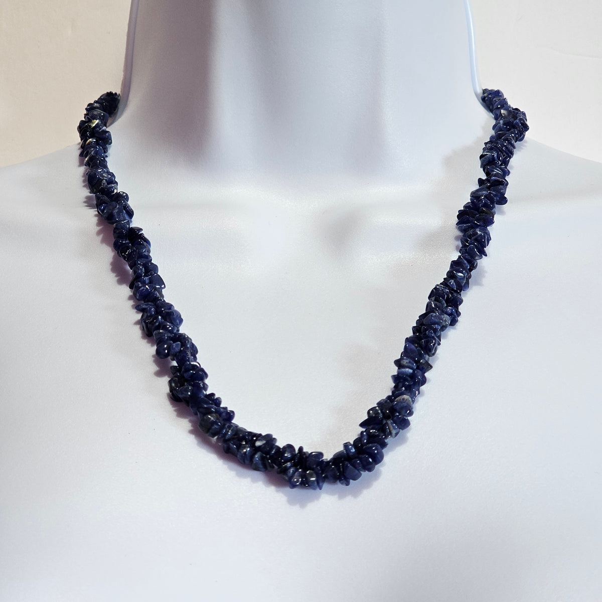 Natural Stone Chip Beaded Sodalite Barrel Clasp Vintage Necklace