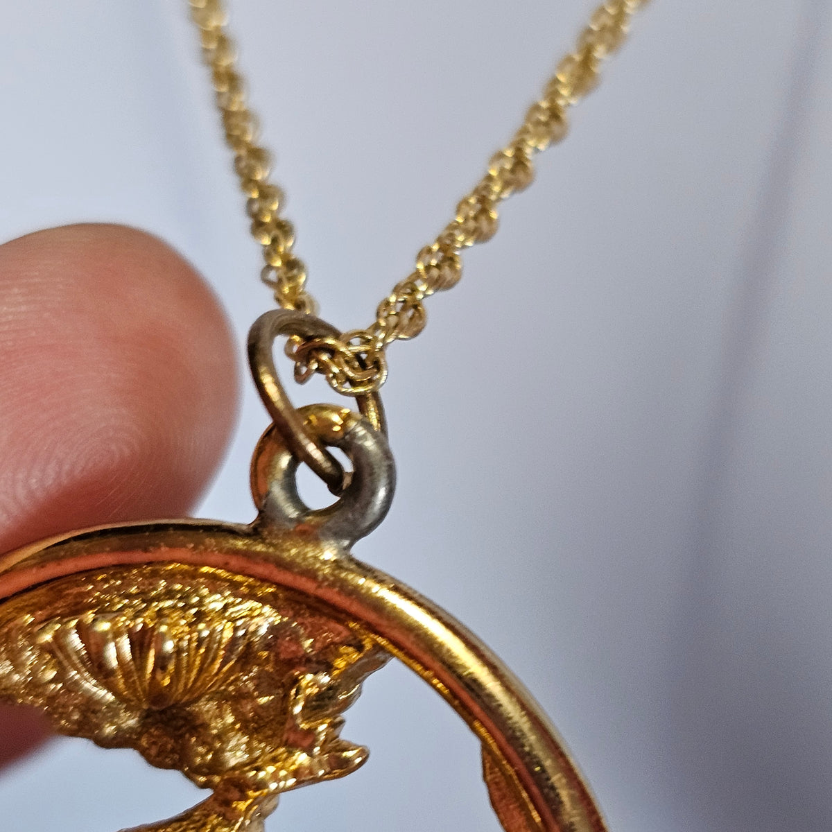 Gold-tone Cut-out Frog Pendant Chain Necklace Vintage Amphibians