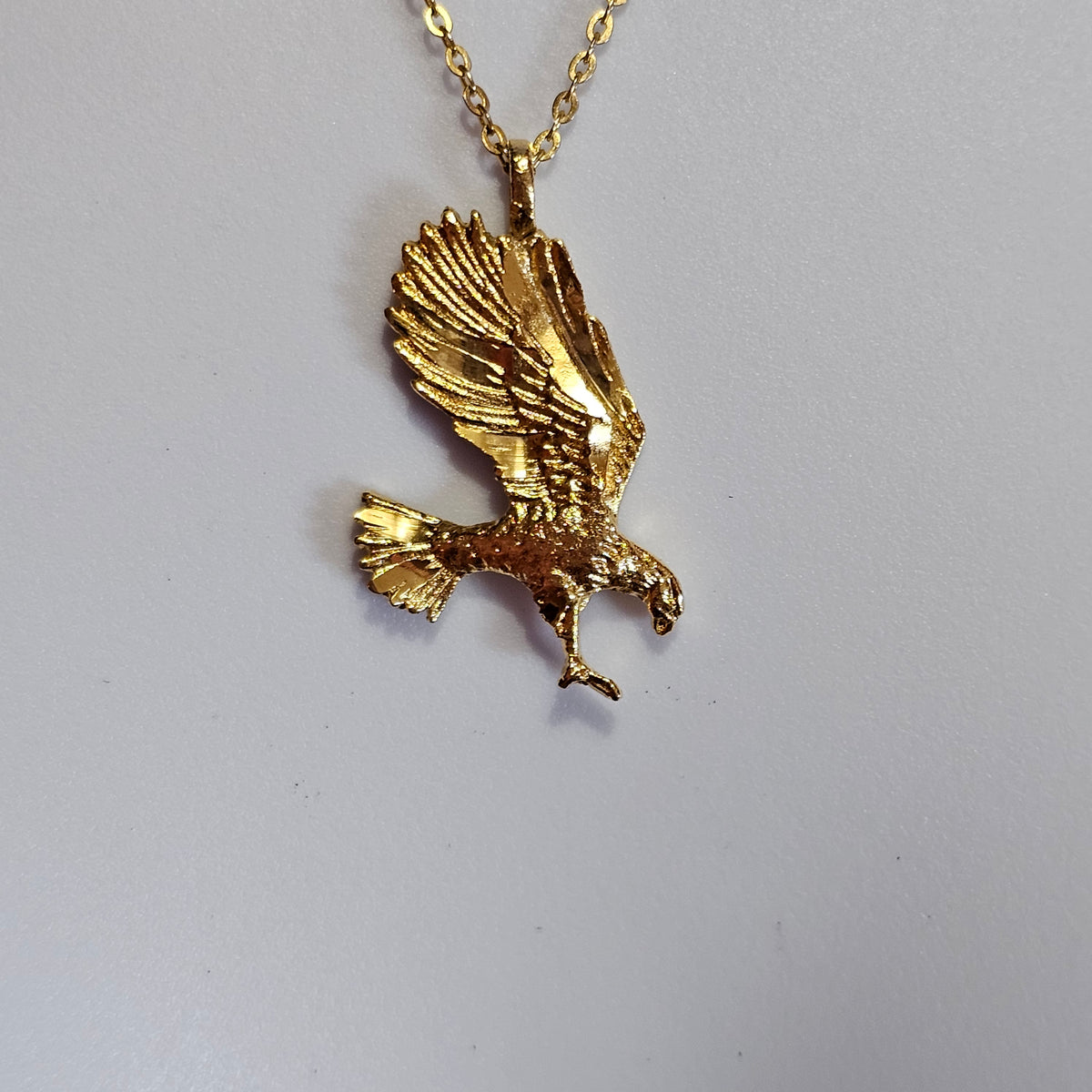 Gold-tone Diamond Cut Carved Soaring Eagle Pendant Chain Necklace Vintage