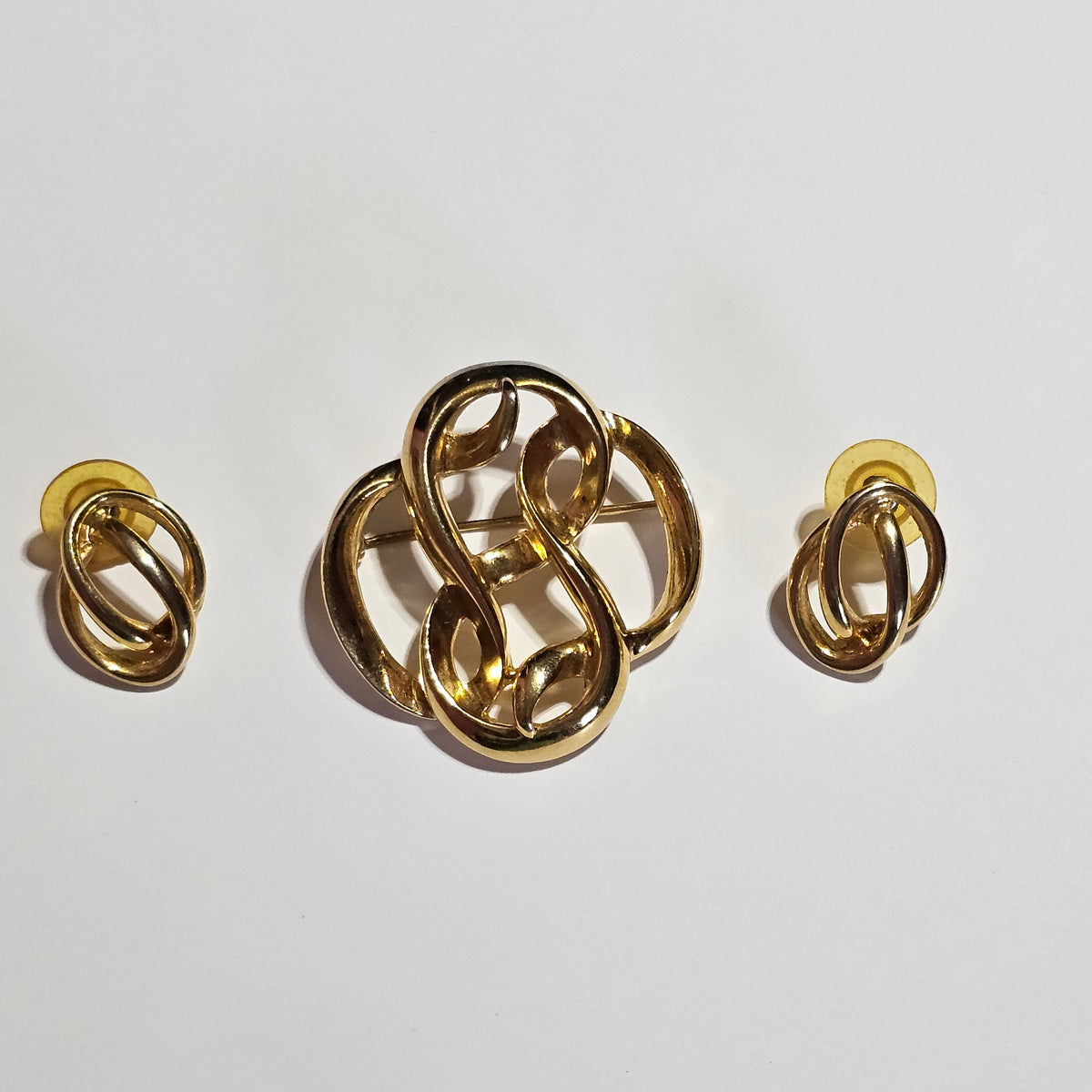 Matching Brooch and Earrings Gold-tone Swirl Interlooping Design