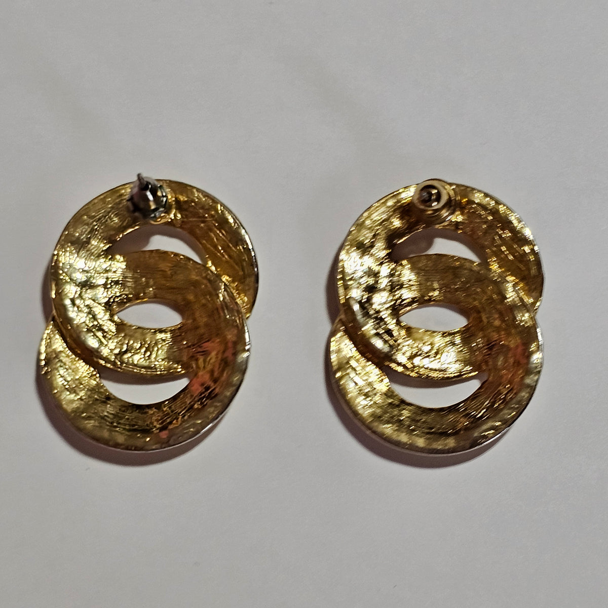 Detailed Textured Round Ring Drop Earrings Pierced Vintage Gold-tone