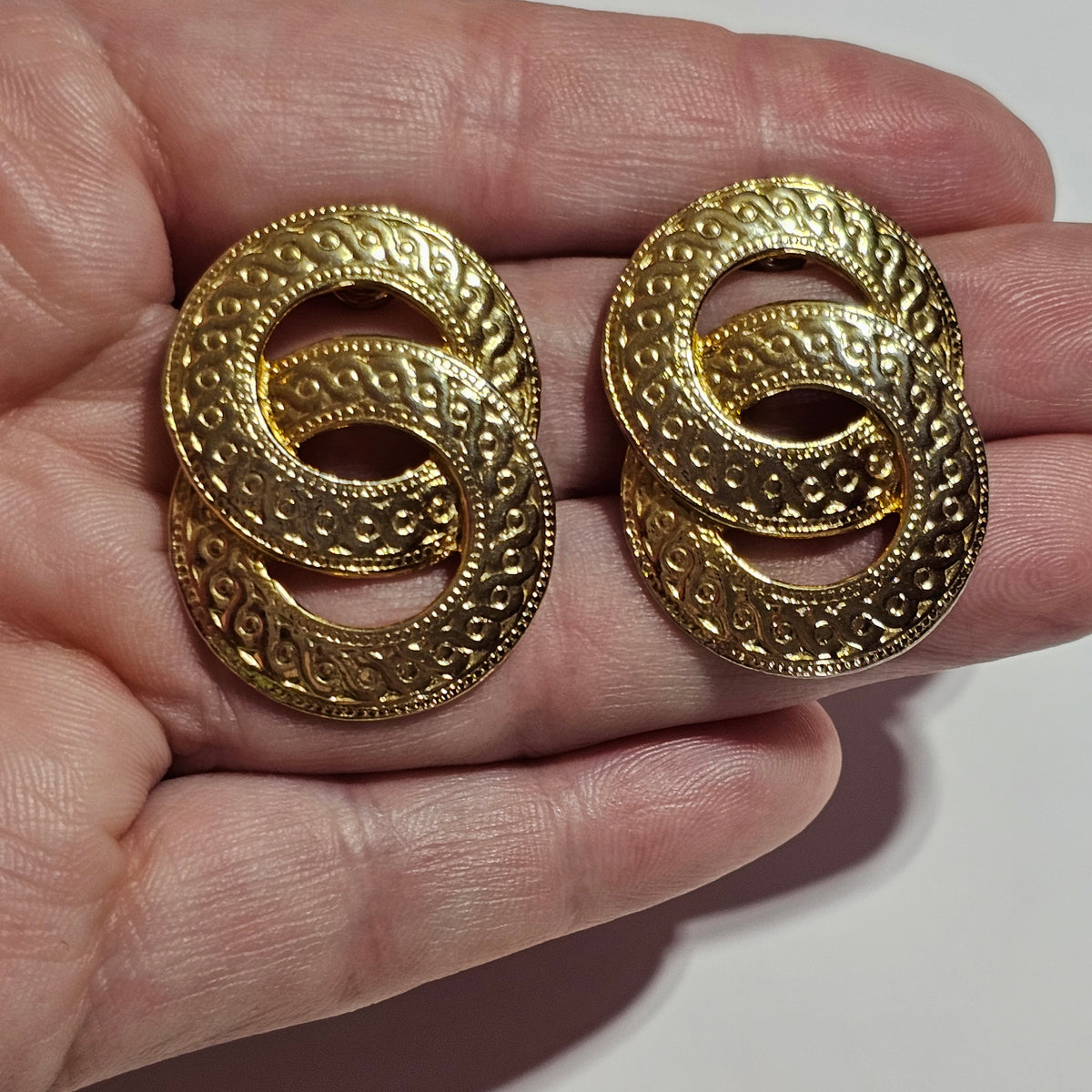 Detailed Textured Round Ring Drop Earrings Pierced Vintage Gold-tone