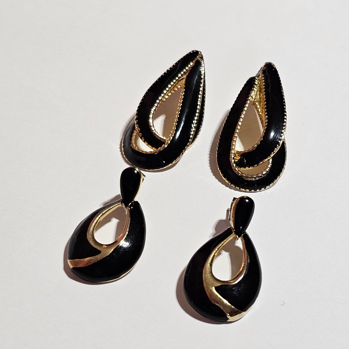 Black Enamel Gold-tone Elegant Hooped Earrings Pierced 2 Pair 90s Vintage